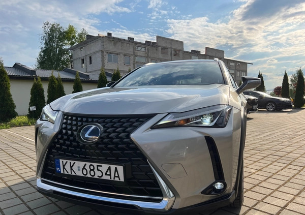 Lexus UX cena 103999 przebieg: 89000, rok produkcji 2021 z Rzeszów małe 562